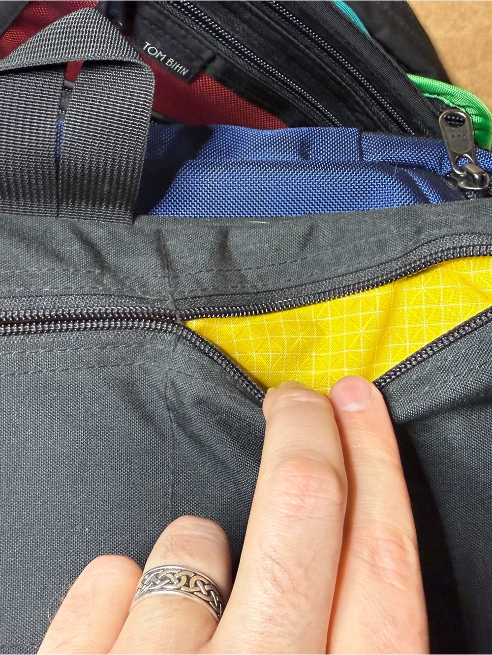 Tom Bihn Black/Iberian Tri-Star & Freudian Slip - Picture 11 of 12